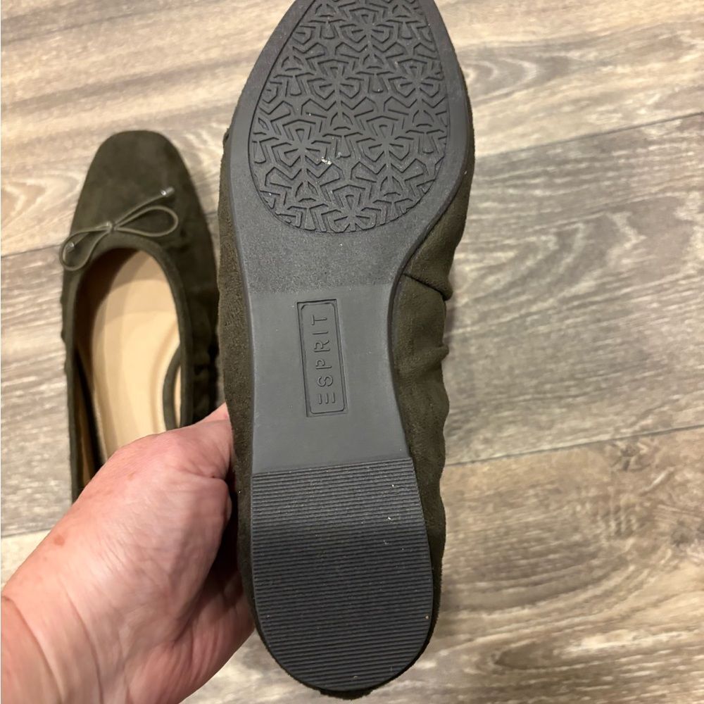 Esprit Narissa Faux Suede Olive Green Flats Size 8.5 - Picture 3 of 7